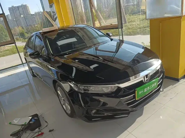 Honda Accord — Фото автомобиля 3