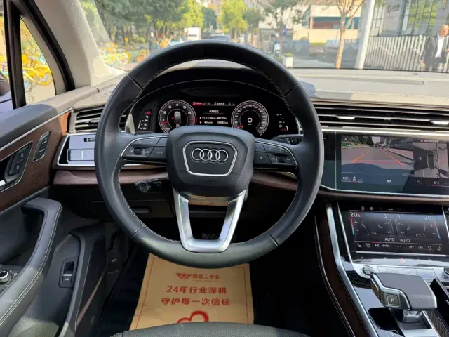 Audi Q7 — Фото автомобиля 14