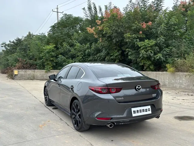 Mazda Axela — Фото автомобиля 10