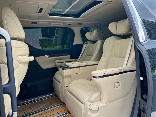 Toyota Alphard — Фото автомобиля 9