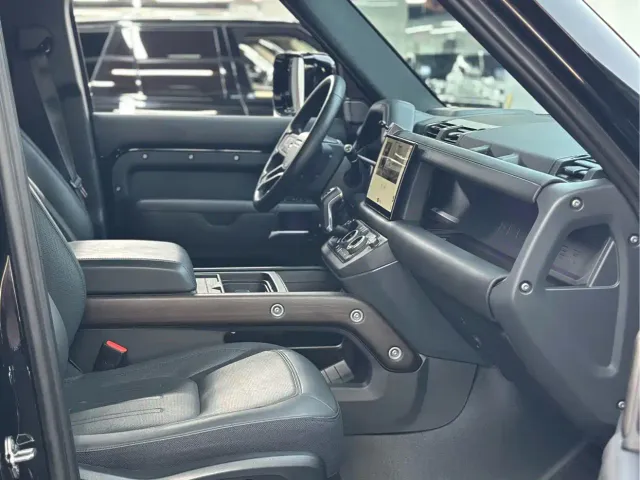 Land Rover Defender — Фото автомобиля 6