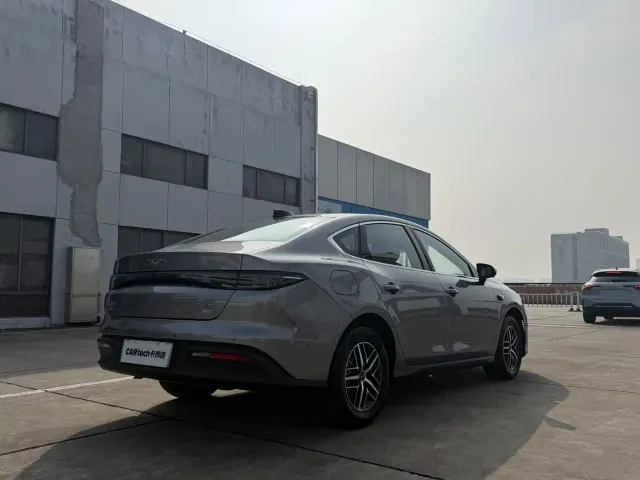 BYD Seal 05 DM-i — Фото автомобиля 9