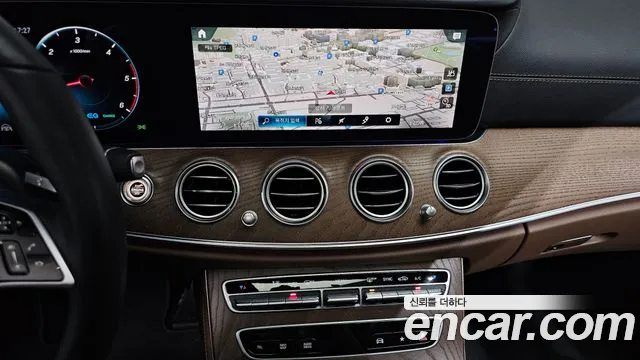 Mercedes-Benz E-Class — Фото автомобиля 14