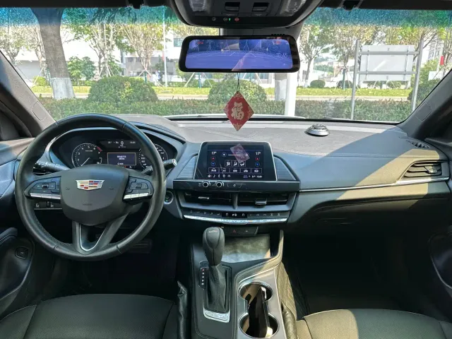 Cadillac CT4 — Фото автомобиля 11