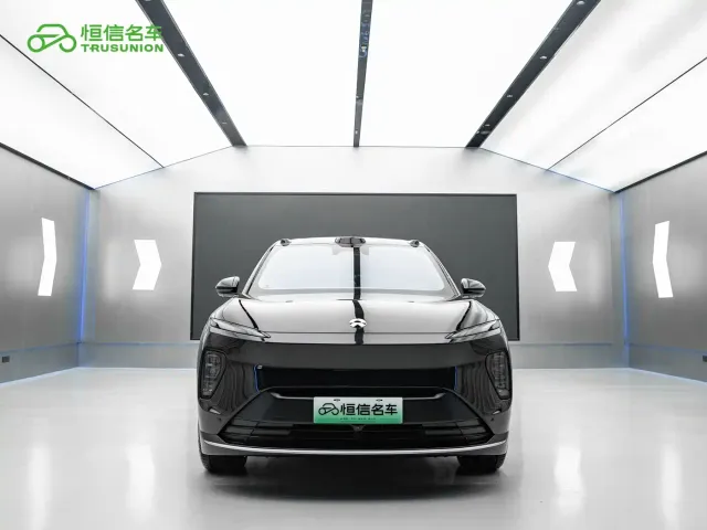Nio ES8 — Фото автомобиля 11