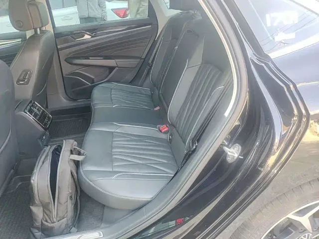 Volkswagen Passat — Фото автомобиля 16