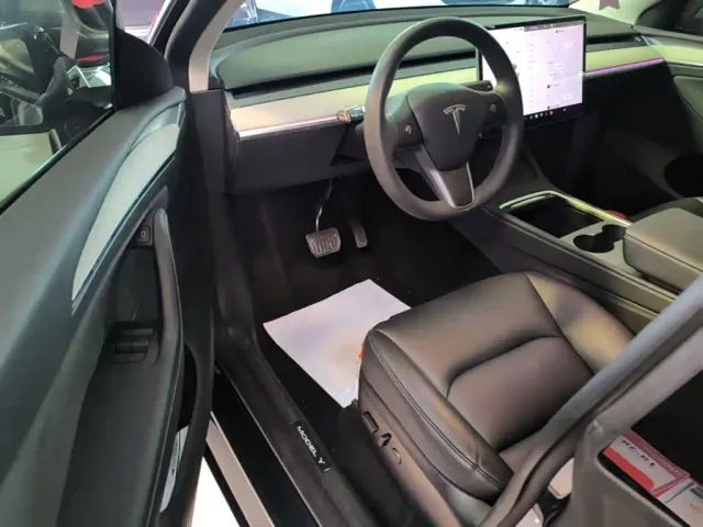 Tesla Model Y — Фото автомобиля 15