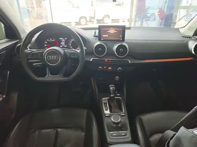 Audi Q2L — Фото автомобиля 9