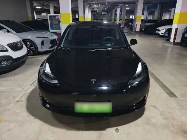 Tesla Model 3 — Фото автомобиля 2