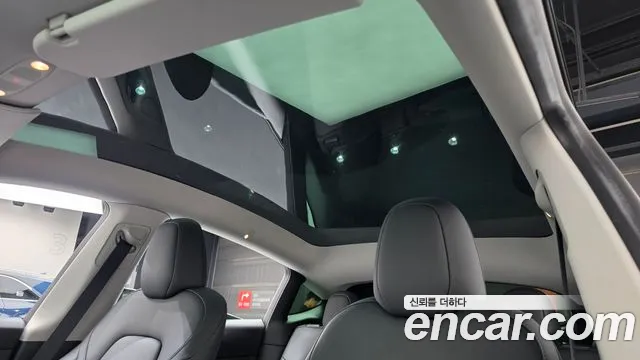 Tesla Model Y — Фото автомобиля 23