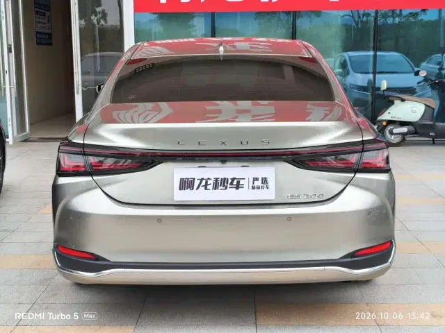 Lexus ES — Фото автомобиля 8
