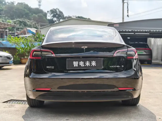 Tesla Model 3 — Фото автомобиля 5