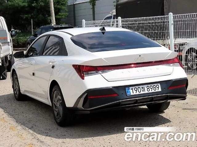 Hyundai Avante CN7 — Фото автомобиля 3
