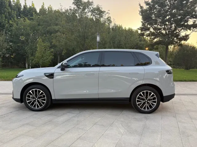 Leapmotor B10 — Фото автомобиля 5