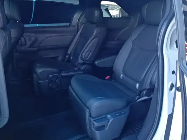 Toyota Sienna — Фото автомобиля 16