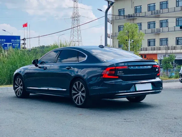 Volvo S90 — Фото автомобиля 4