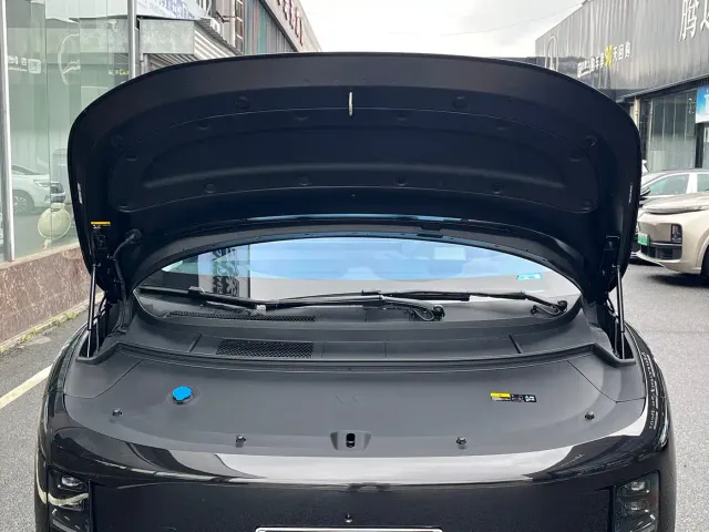 Li Auto i8 — Фото автомобиля 16