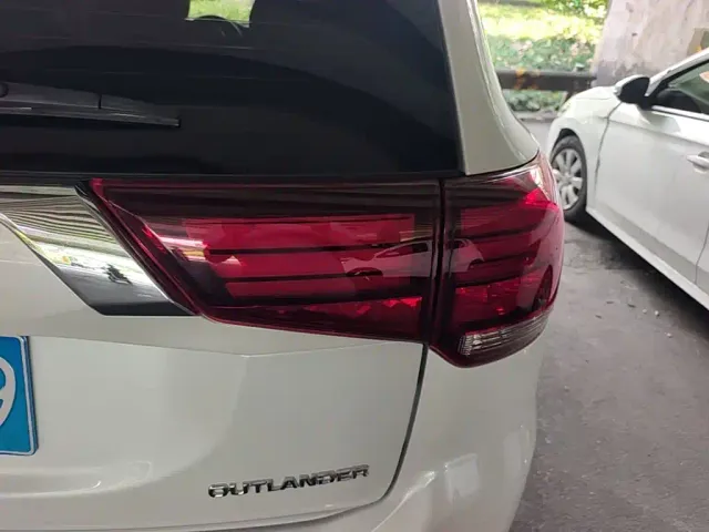 Mitsubishi Outlander — Фото автомобиля 7