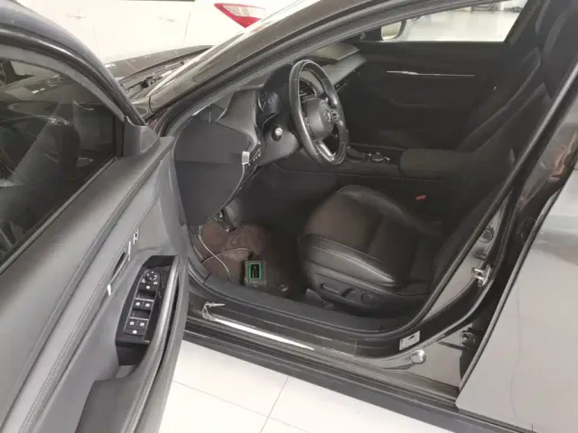 Mazda Axela — Фото автомобиля 15