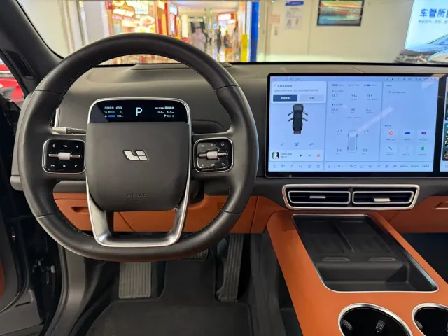 Li Auto L9 — Фото автомобиля 12