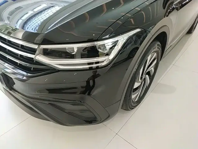 Volkswagen Tiguan L — Фото автомобиля 23