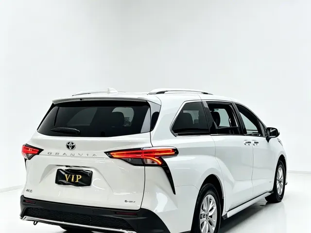 Toyota Granvia — Фото автомобиля 4