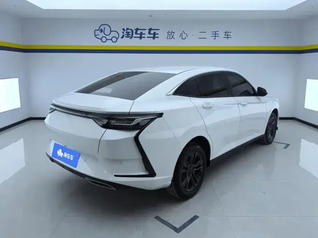 Dongfeng Yixuan — Фото автомобиля 3