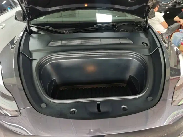 Tesla Model Y — Фото автомобиля 19