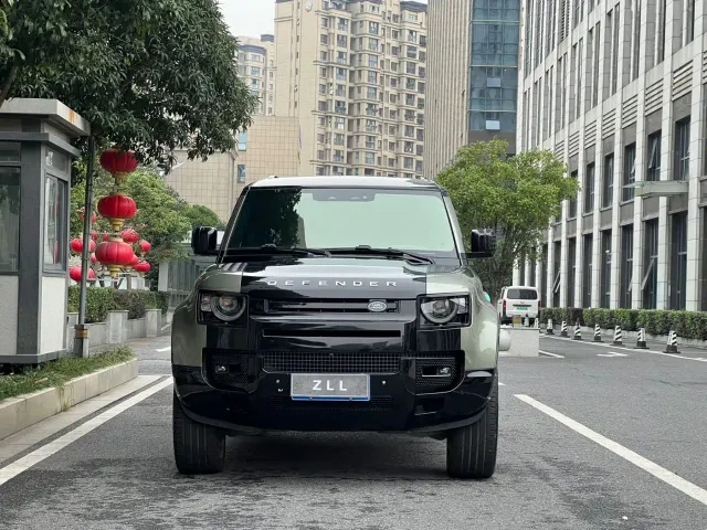 Land Rover Defender — Фото автомобиля 2