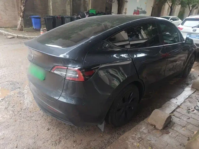 Tesla Model Y — Фото автомобиля 6