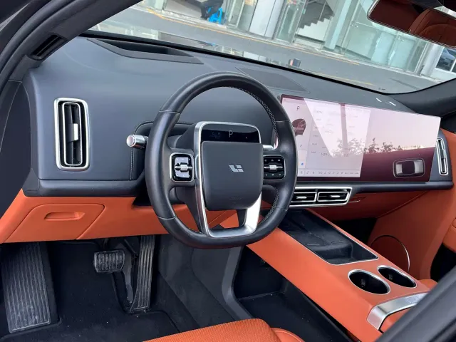 Li Auto L8 — Фото автомобиля 10