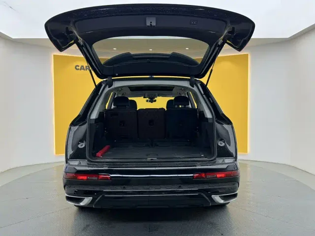 Audi Q7 — Фото автомобиля 12