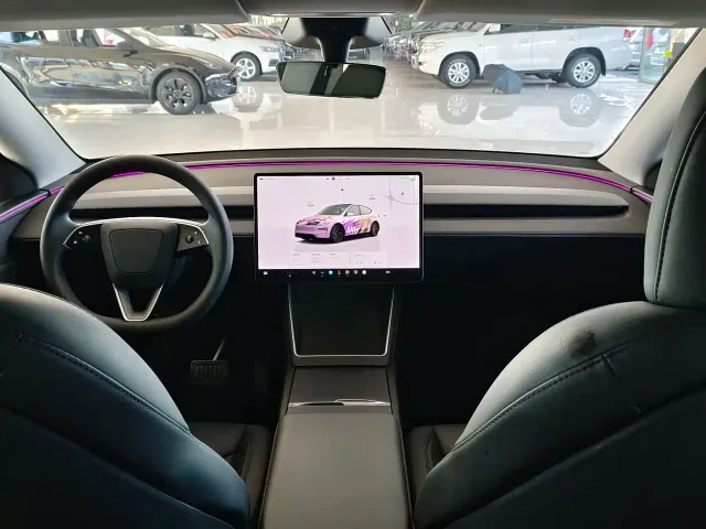 Tesla Model Y — Фото автомобиля 17