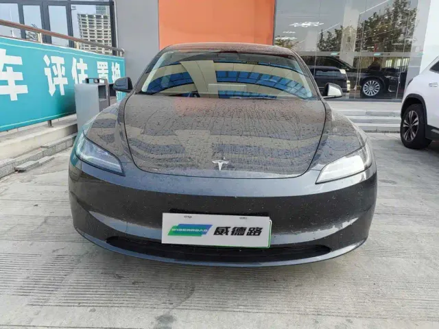 Tesla Model 3 — Фото автомобиля 2