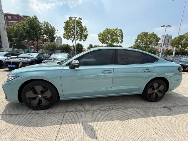 Volkswagen Passat — Фото автомобиля 4