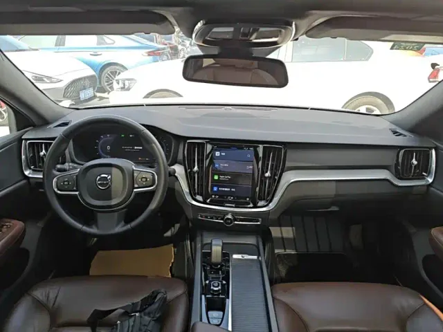 Volvo S60 — Фото автомобиля 9