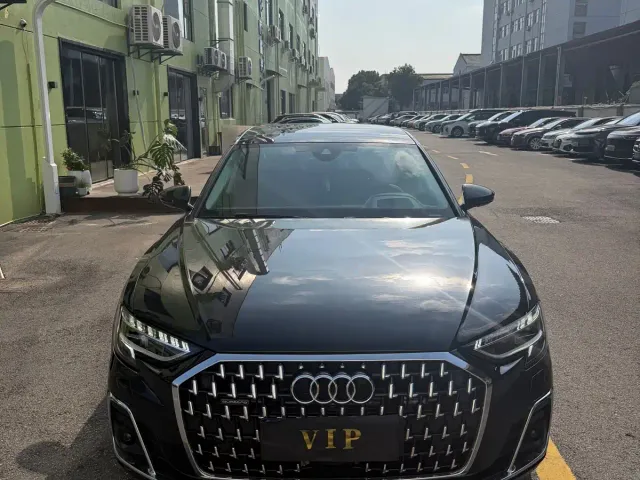 Фотография автомобиля — Audi A8