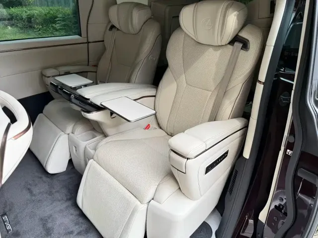 Lexus LM — Фото автомобиля 10