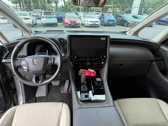 Toyota Vellfire — Фото автомобиля 7