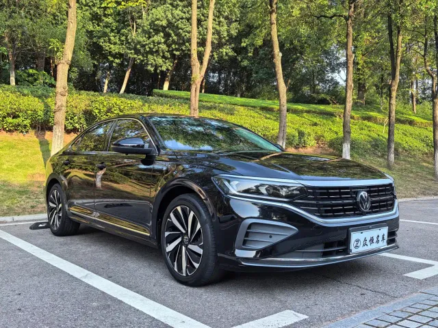 Volkswagen Passat — Фото автомобиля 3