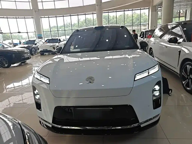 Nio ES8 — Фото автомобиля 2