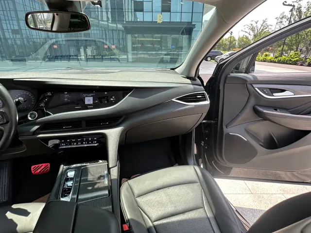 Buick Enclave — Фото автомобиля 12