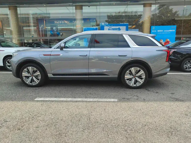 Hongqi E-HS9 — Фото автомобиля 7