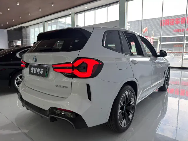 BMW iX3 — Фото автомобиля 18