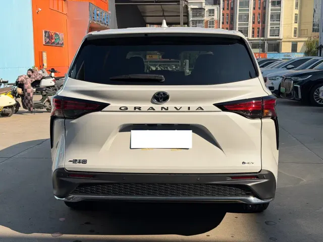 Toyota Granvia — Фото автомобиля 4