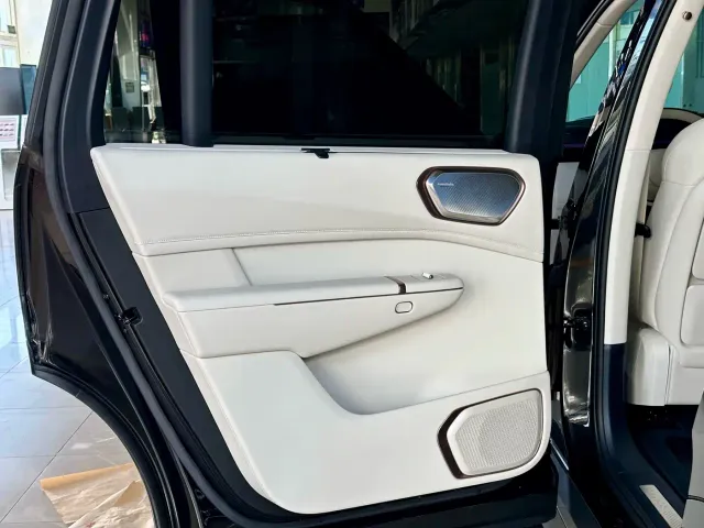 Lynk & Co 900 — Фото автомобиля 22