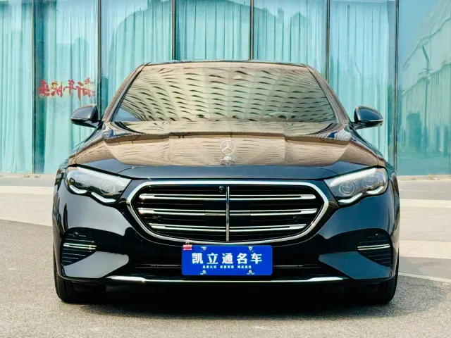 Mercedes-Benz E-Class — Фото автомобиля 2