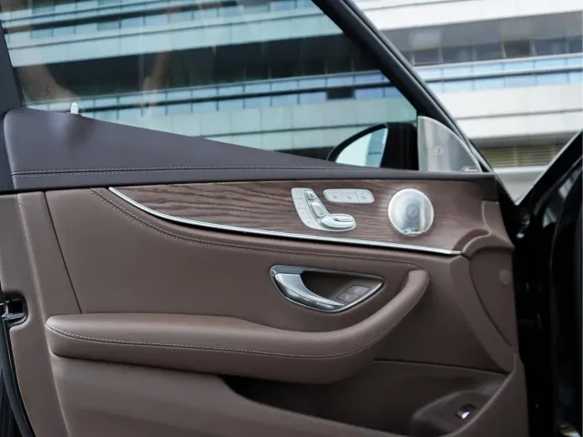 Mercedes-Benz E-Class — Фото автомобиля 16