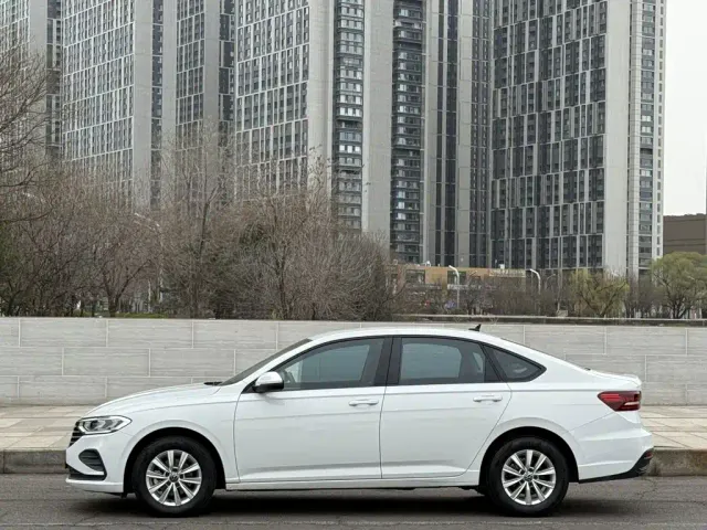 Volkswagen Lavida — Фото автомобиля 5