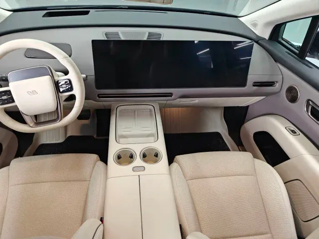 Li Auto Li i8 2025 Standard Edition — Фото автомобиля 11
